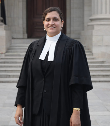 Adv. Neha Khan 